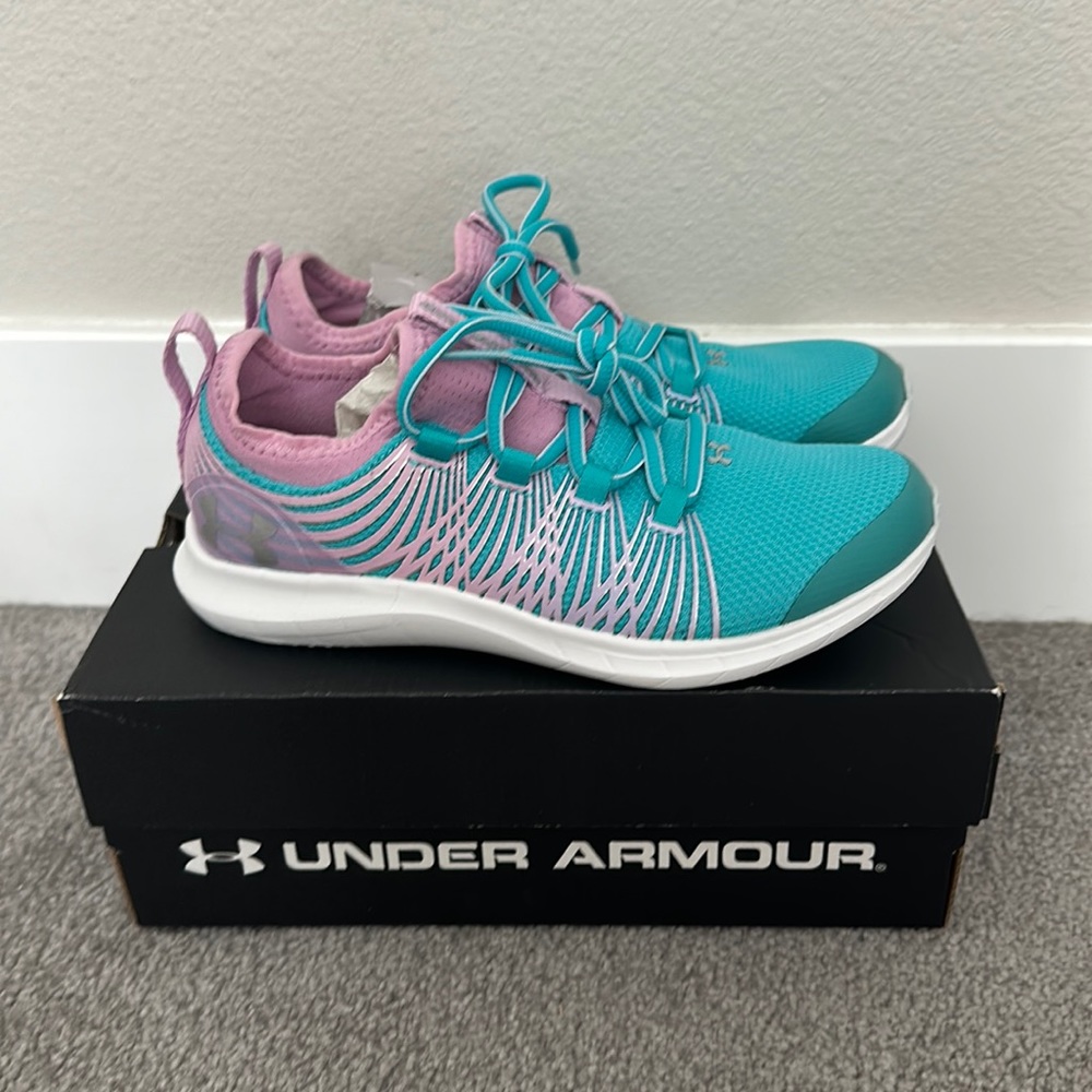 Under Armour girls sneakers 3.5